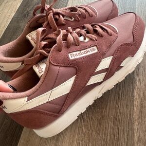 Reebok Kids Sneakers in Mauve and Cream